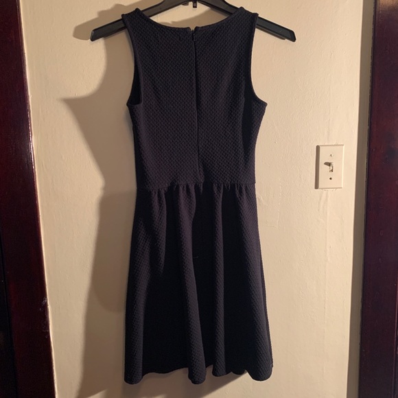 Navy Blue Sleeveless Textured Dress - Picture 2 of 4